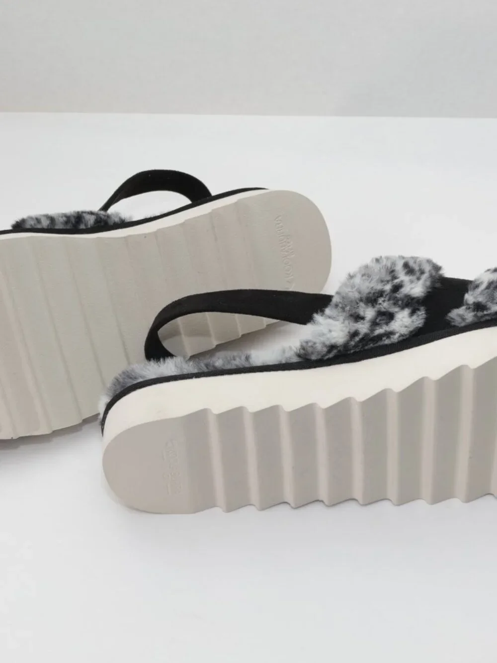 Koolaburra By UGG Fuzzed Out Cheetah Women's Size 9 Black White Slide Sand